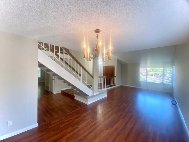 Building Photo - Large 5-bedroom 3-bathroom Home in Union C...