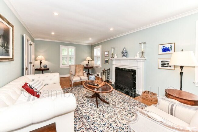 Foto del edificio - 3404 Legation St NW
