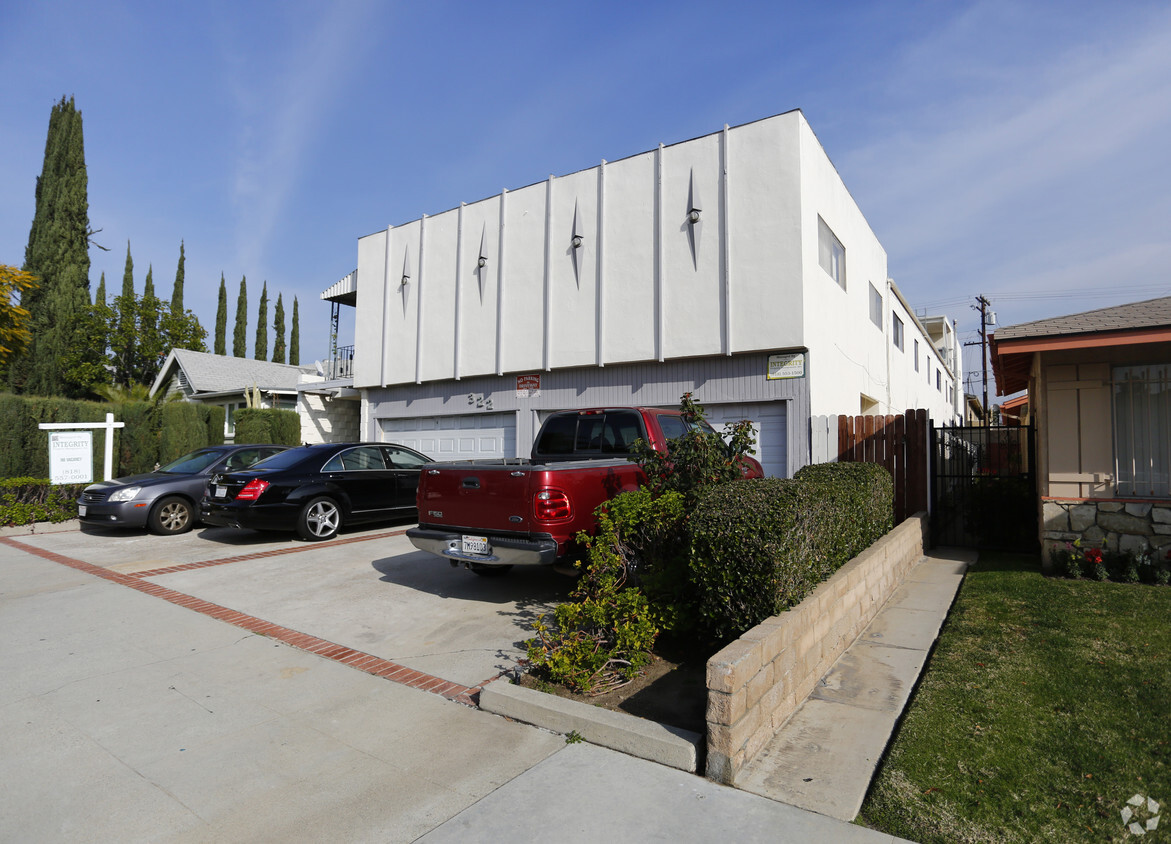 Primary Photo - 322 N Isabel St
