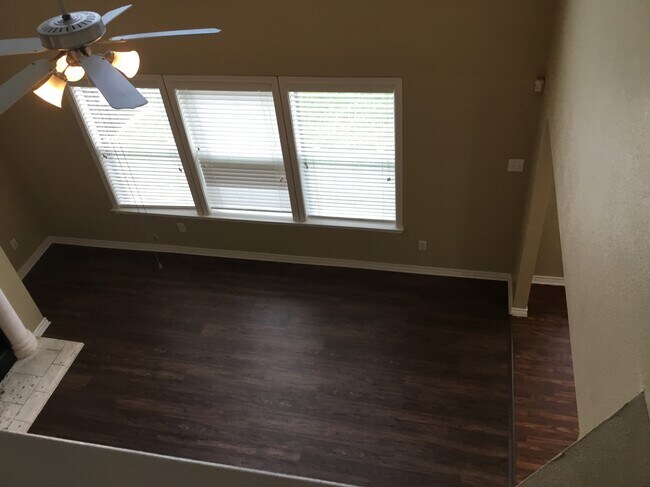 Foto del edificio - 8923 Wild Rose Lane