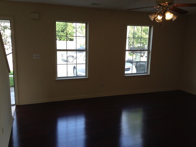 Foto del edificio - 312 Turfway Dr