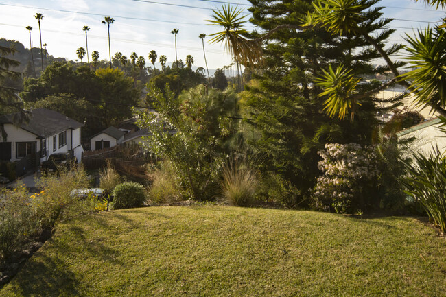 Building Photo - 5028 Sierra Villa Dr