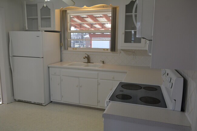 Foto del edificio - 2807 Emery Dr