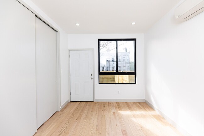 Building Photo - 60-40 67th Ave