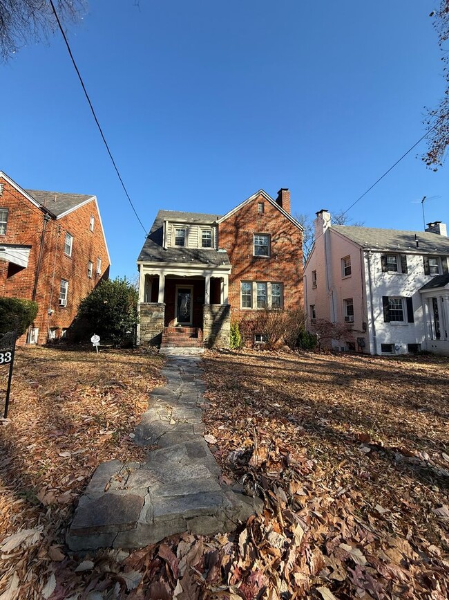 Photo - Discover comfort and convenience in charming North Michigan Park! House