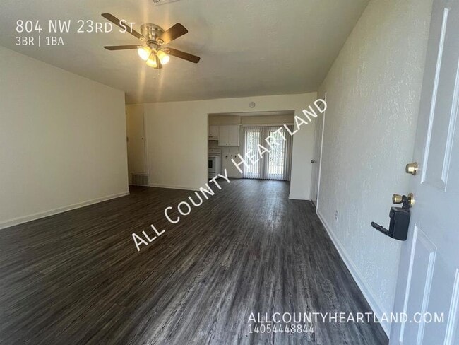 Foto del edificio - 804 NW 23rd St