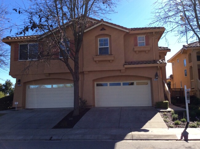 Building Photo - Charming Townhome at Vista Montana!