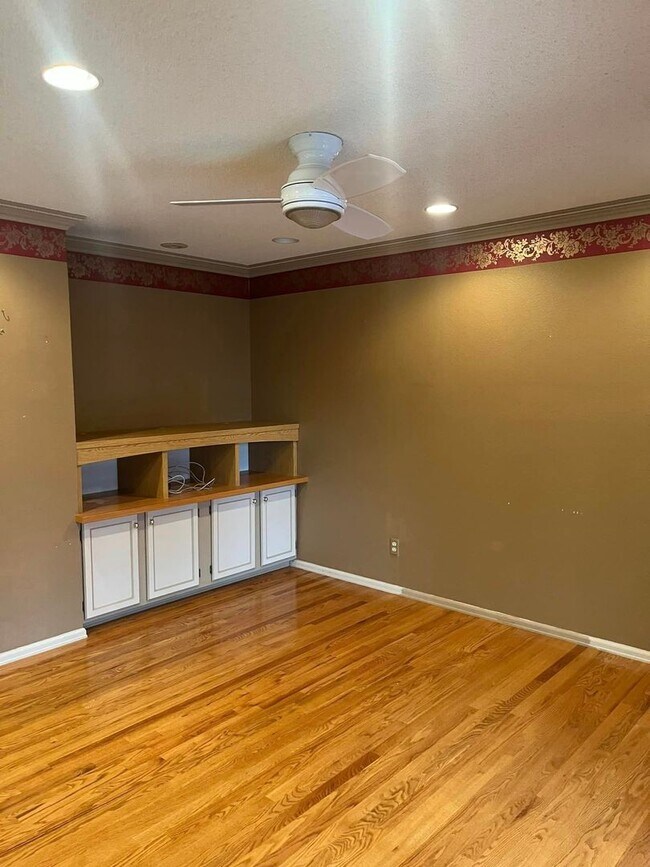 Building Photo - Townhome in Highlands Ranch- Low maintenan...
