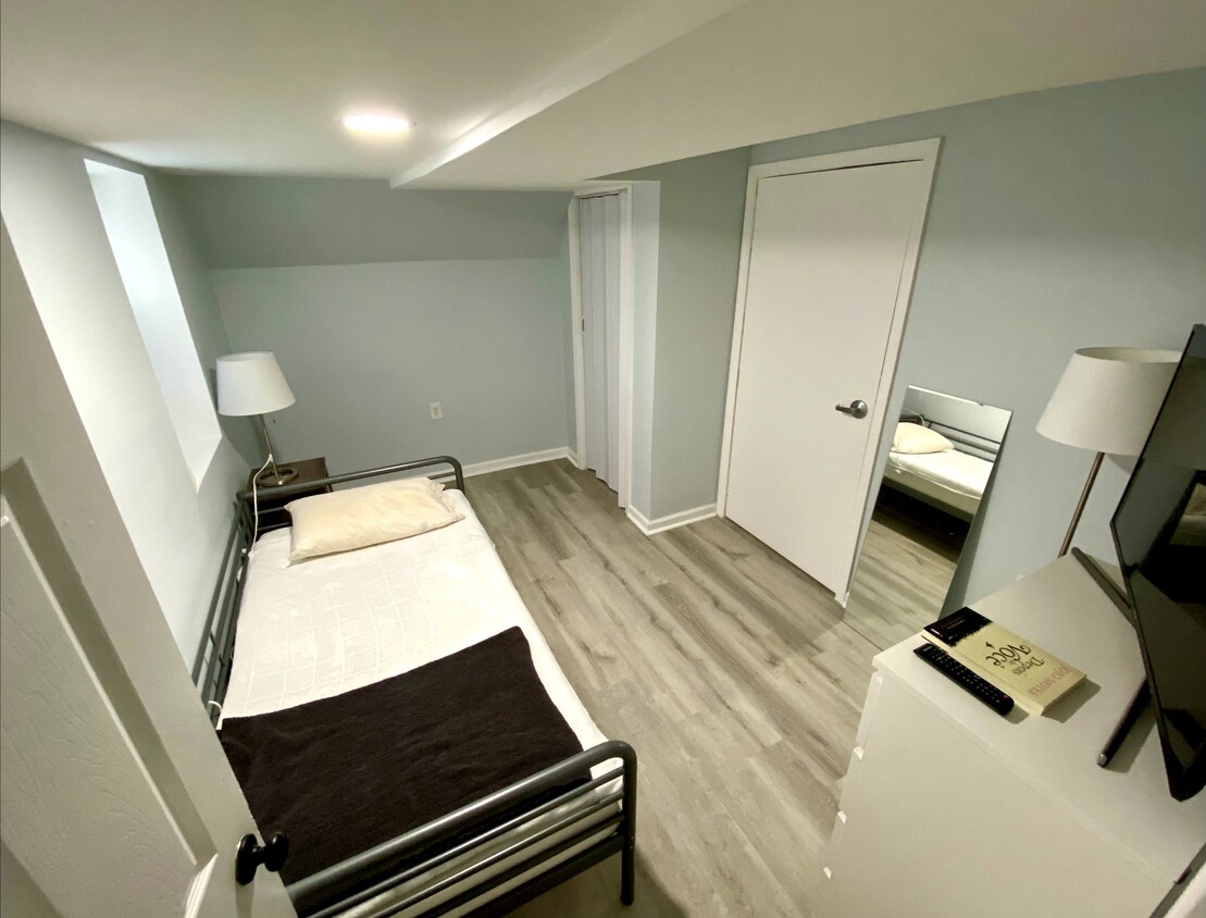 Bonus room - 5985 Wilson Blvd
