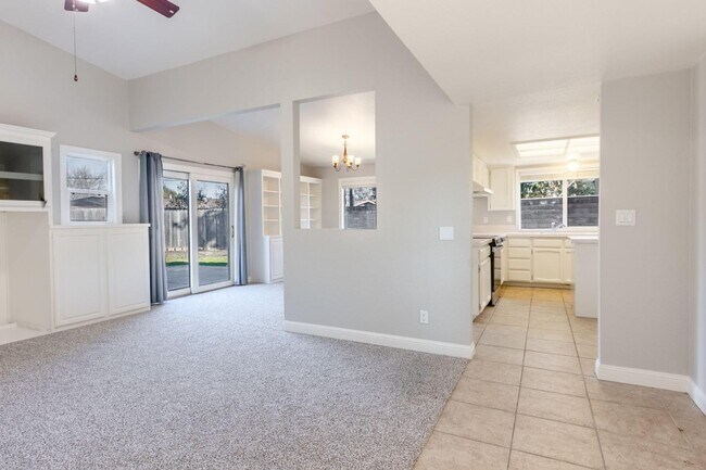 Foto del edificio - FOUR BEDROOM HOME ON A HUGE LOT SEE VIDEO