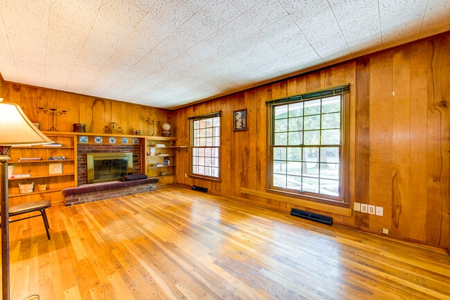 Building Photo - 3254 Kenilworth Dr