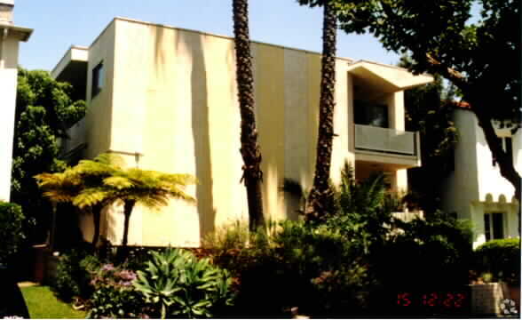 Foto principal - 9917 Robbins Dr
