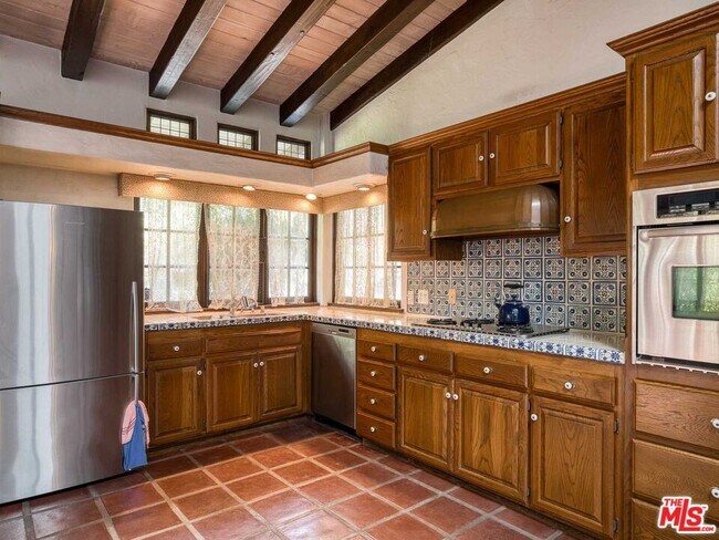 Building Photo - 1614 Crater Ln