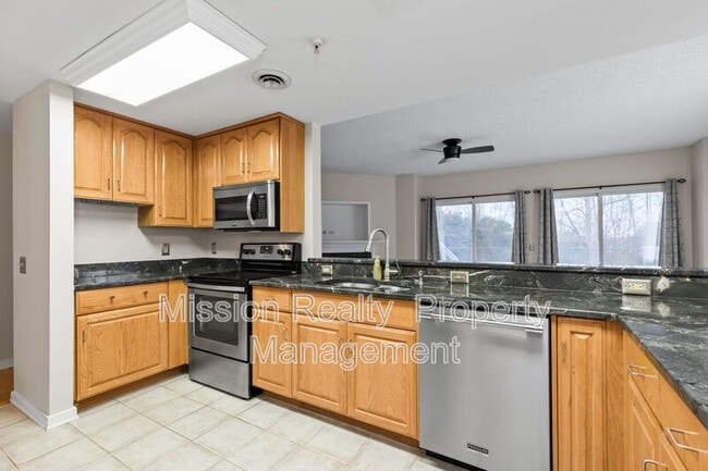 Building Photo - 301 Beacon Ridge Dr