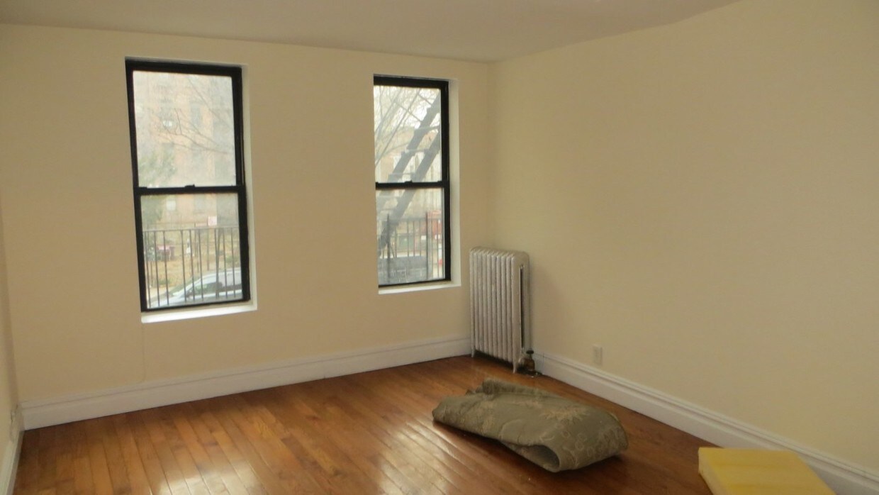 Foto principal - 67 E 175th St