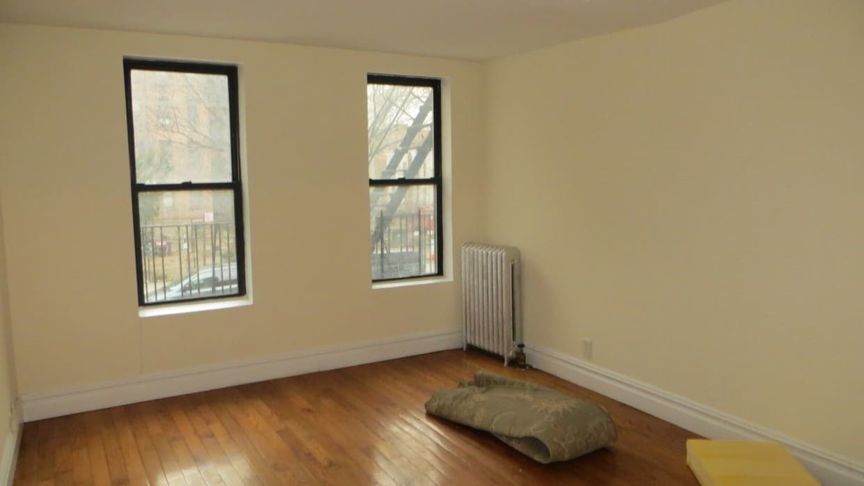 Primary Photo - 67 E 175th St