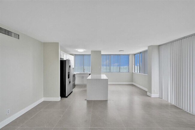 Foto del edificio - 4222 Inverrary Blvd