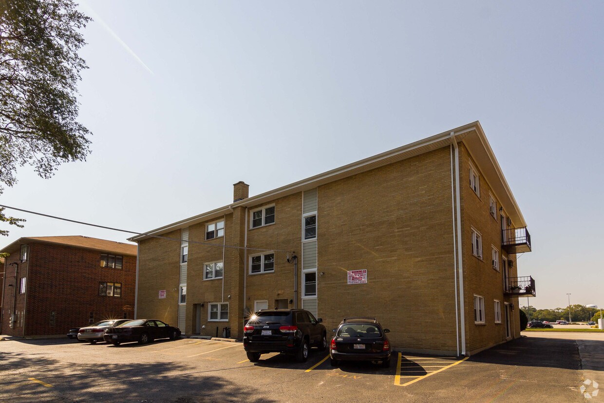 Building Photo - 9519 Ridgeland Ave