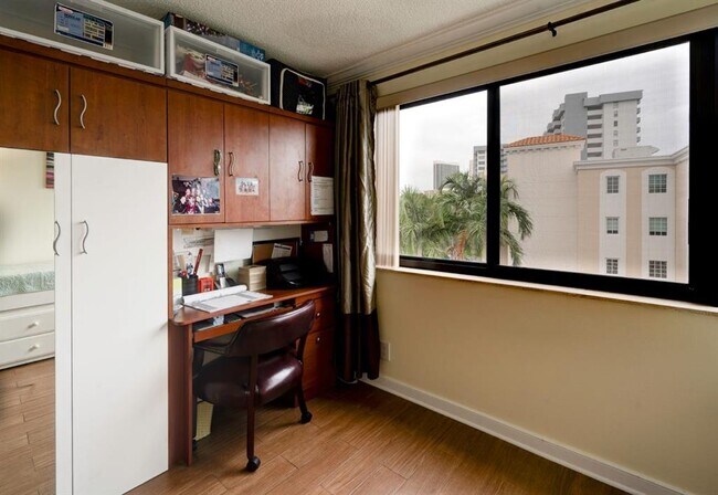 Building Photo - 301 Golden Isles Dr