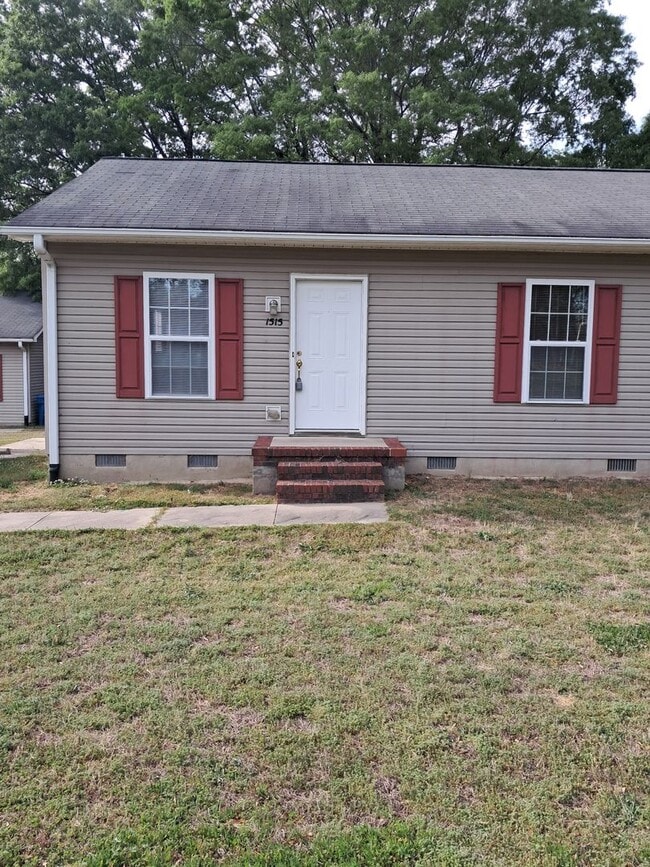 Building Photo - 1515 Pollard Ave