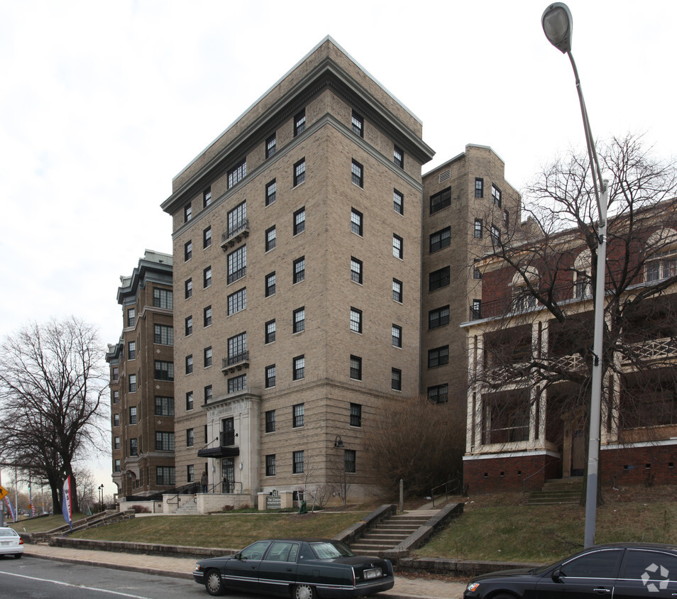 Building Photo - The Chateau