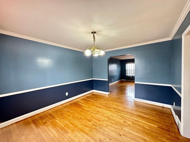 Foto del edificio - Charming 3 Bedroom/1.5 Bathroom Townhome with In-Unit Laundry in Towson, MD!