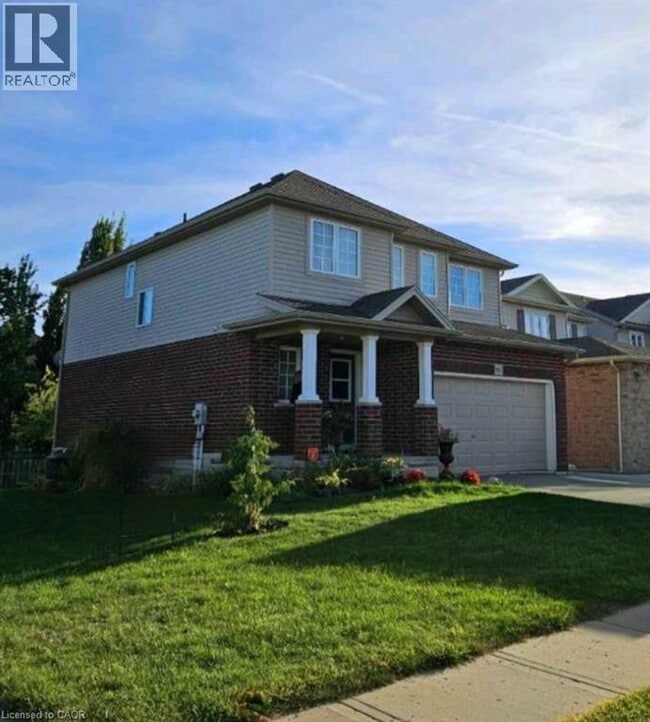 Building Photo - 907 Frontenac Crescent