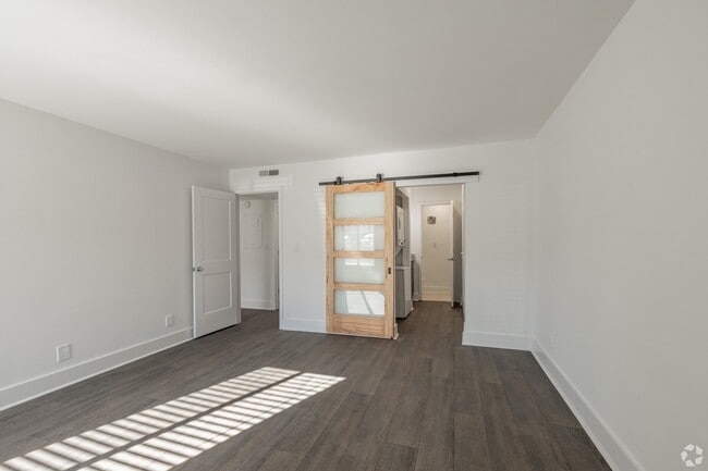 Renovated unit - Royal Arms of Green Hills
