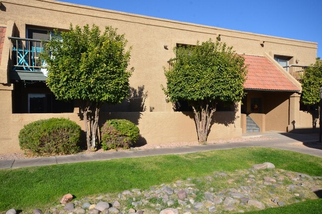 Building Photo - 1224 E Evergreen St