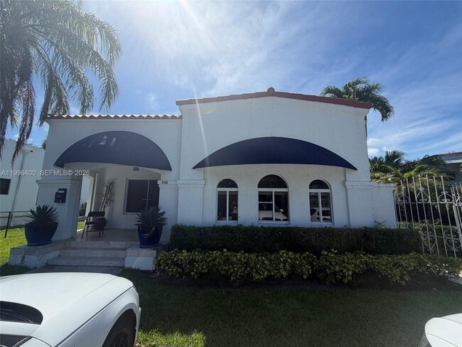 Building Photo - 5116 SW 57th Ave