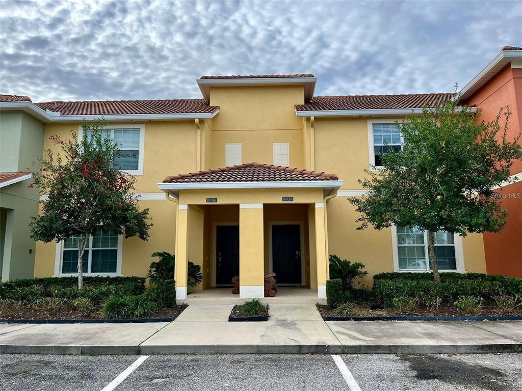 Foto principal - 8938 Majesty Palm Rd
