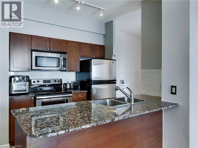 Photo du bâtiment - 3525 Kariya Dr