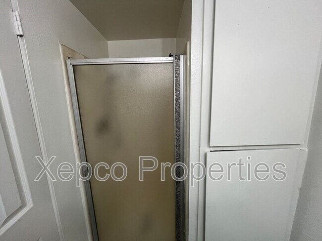 Building Photo - 556 E Chuckwalla Rd