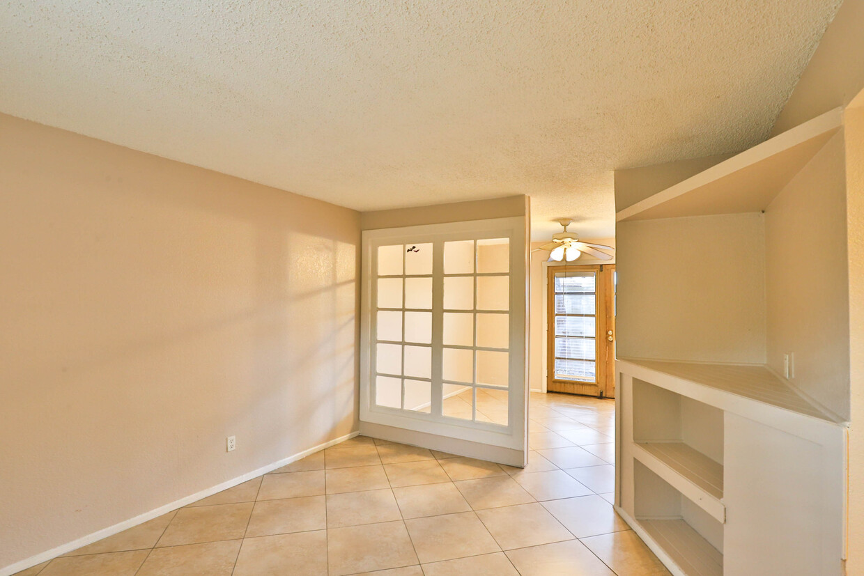 Primary Photo - 2846 N 46th Ave