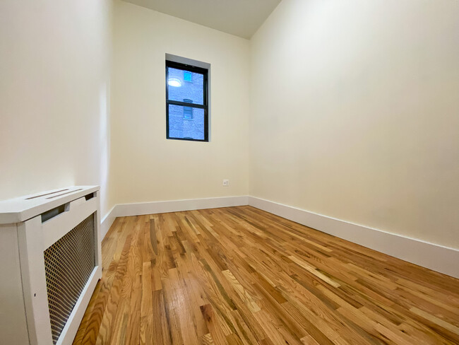 Building Photo - 306 W 73rd St