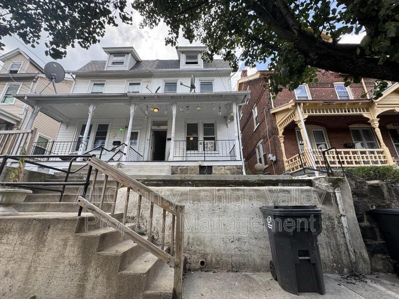 Primary Photo - 520 Cherokee St