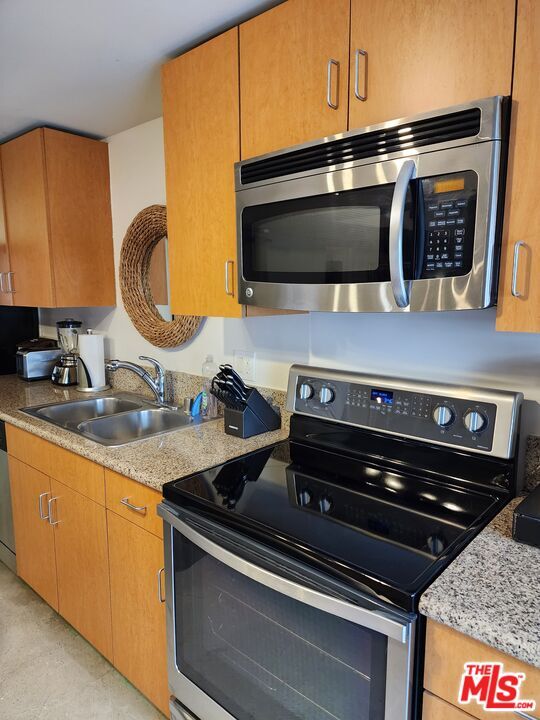 Building Photo - 711 S Olive St