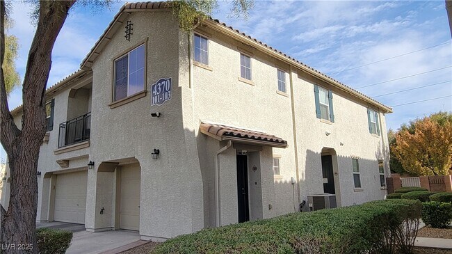 Foto del edificio - 4370 Westbury Square St