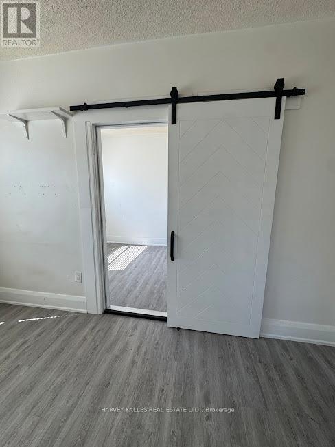 Photo du bâtiment - 930-930 St Clair Ave W