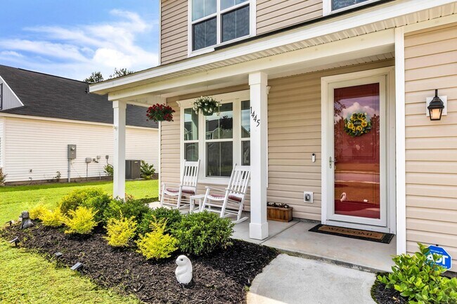 Foto del edificio - Like New 4 Bed/2.5 Bath in The Commons - R...