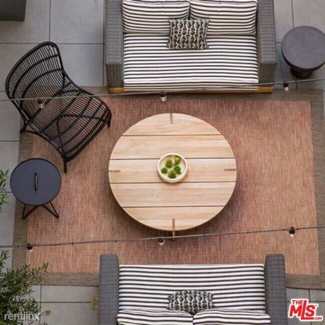 Building Photo - 1 br, 1 bath House - 435 Los Feliz #226