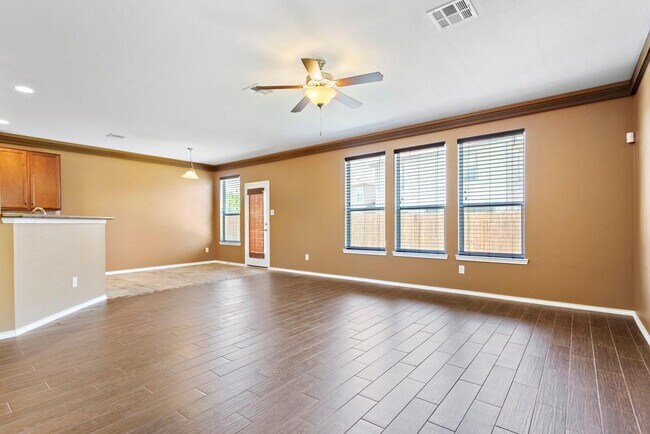 Building Photo - 2302 McCook Dr