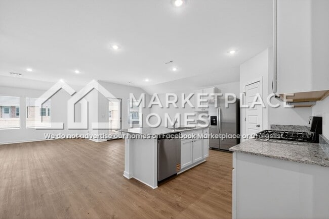 Foto del edificio - 3050 Rosalee Ln