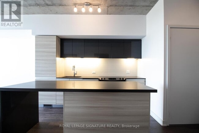 Building Photo - 1190 Dundas St E