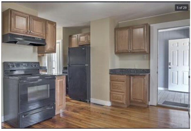 Building Photo - 153 Spruce St