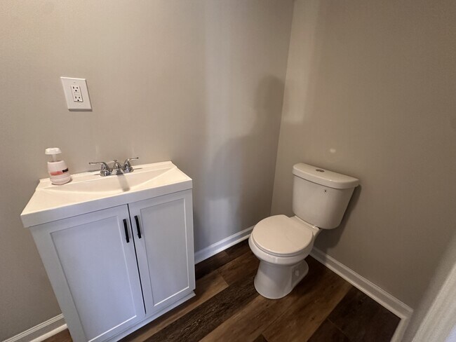 Foto del edificio - 542 Wagon Trail Rd