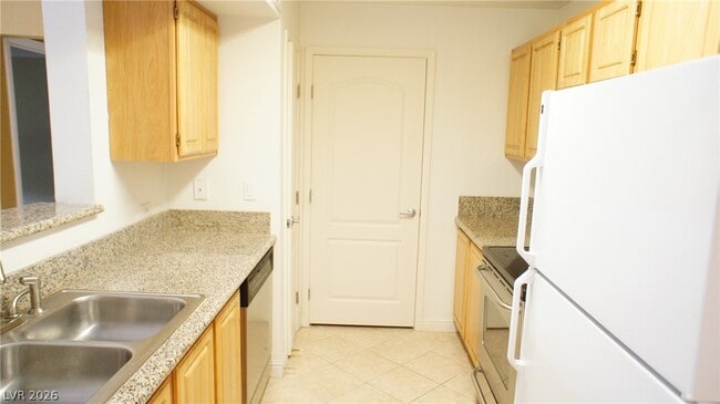 Building Photo - 5055 W Hacienda Ave