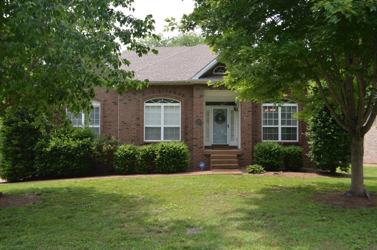 Primary Photo - 211 Lakeside Park Dr
