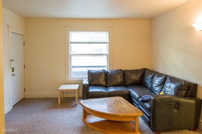 Building Photo - 723 Packard St