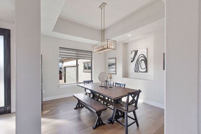 Building Photo - Stunning 6-Bedroom Ranch Home with Finishe...